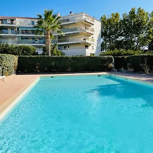 De Standing Climatise, Avec Piscine, Proche De La , Fréjus Frankrijk