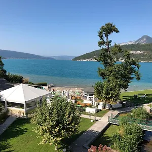Atypique Avec Vue Unique Panoramique Sur Le D'annecy, Dans Avec Et Ponton Privee Sur La Commune De Appartement